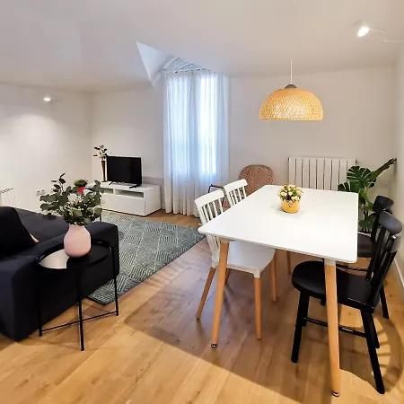 Bella By Aston * 扎鲁亚斯